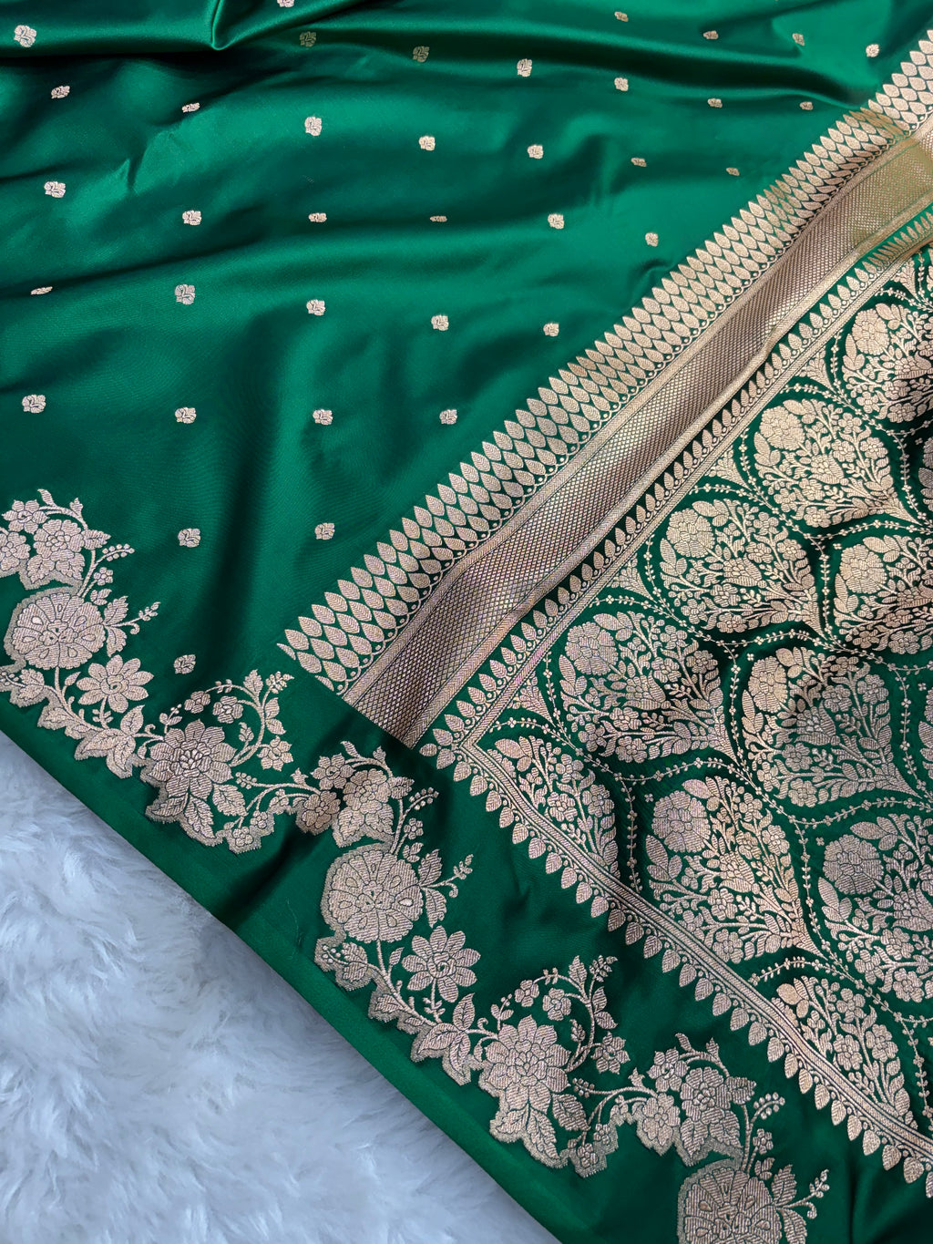 Dual Tone Bottle Green Satin Katan Silk Open Border Saree SK01