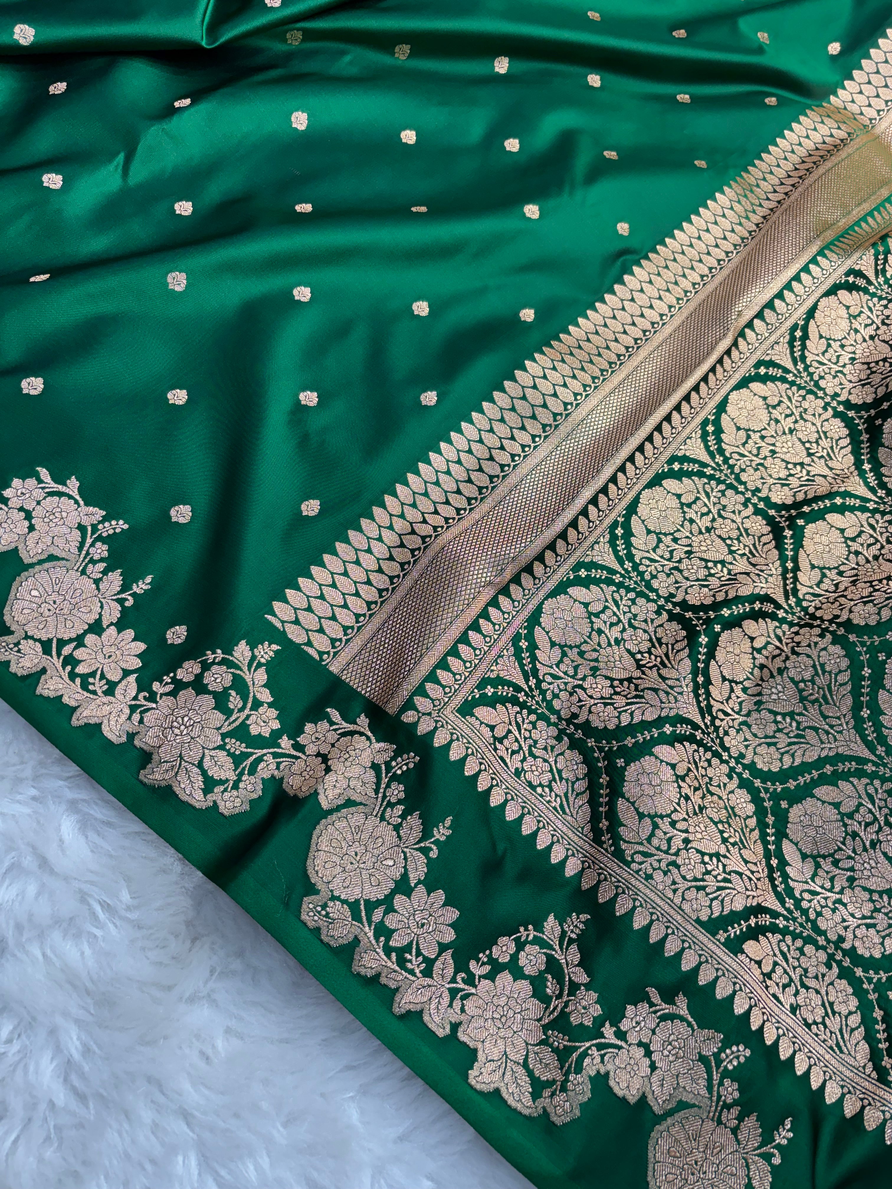 Dual Tone Bottle Green Satin Katan Silk Open Border Saree SK01