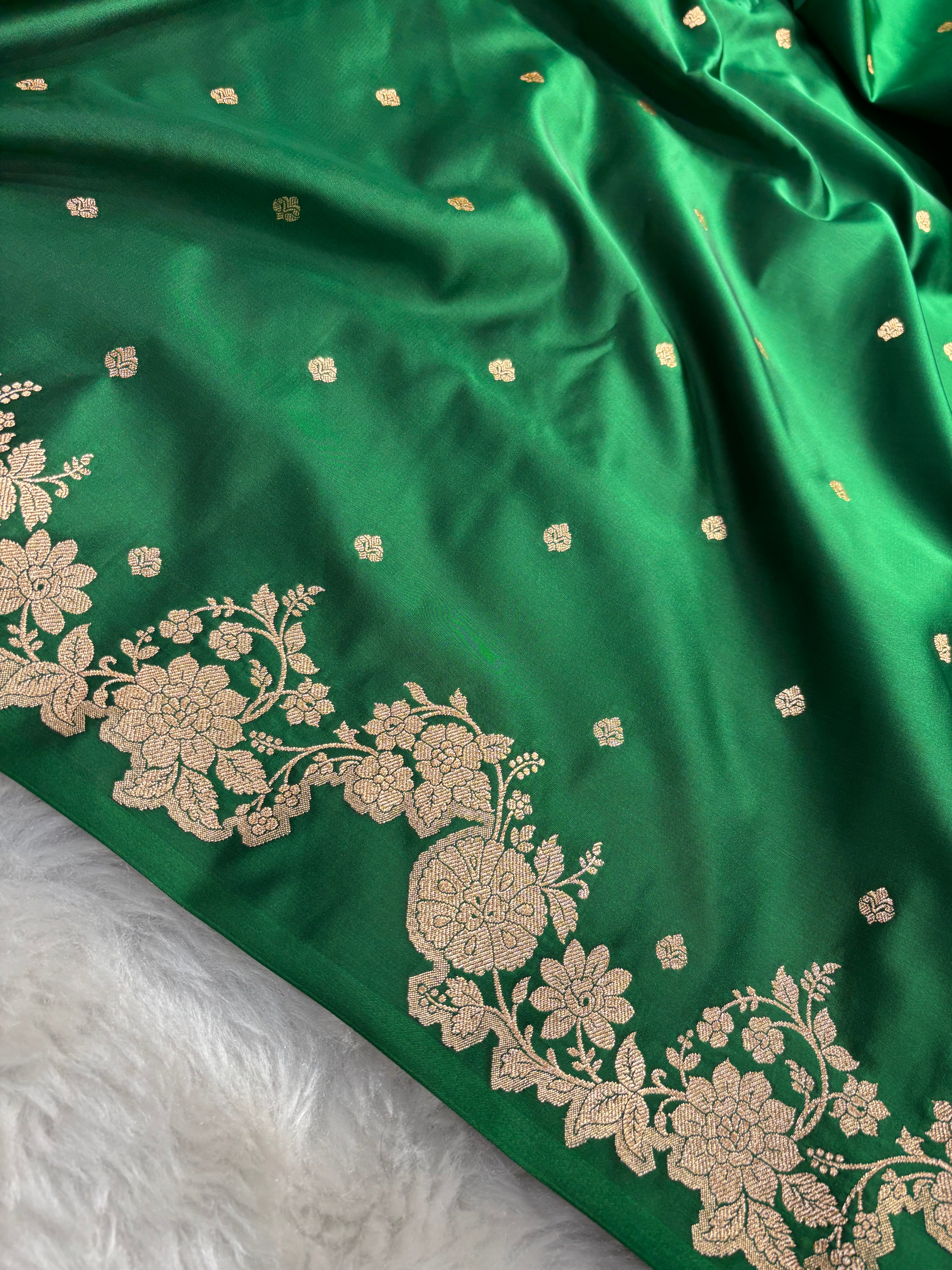 Dual Tone Bottle Green Satin Katan Silk Open Border Saree SK01