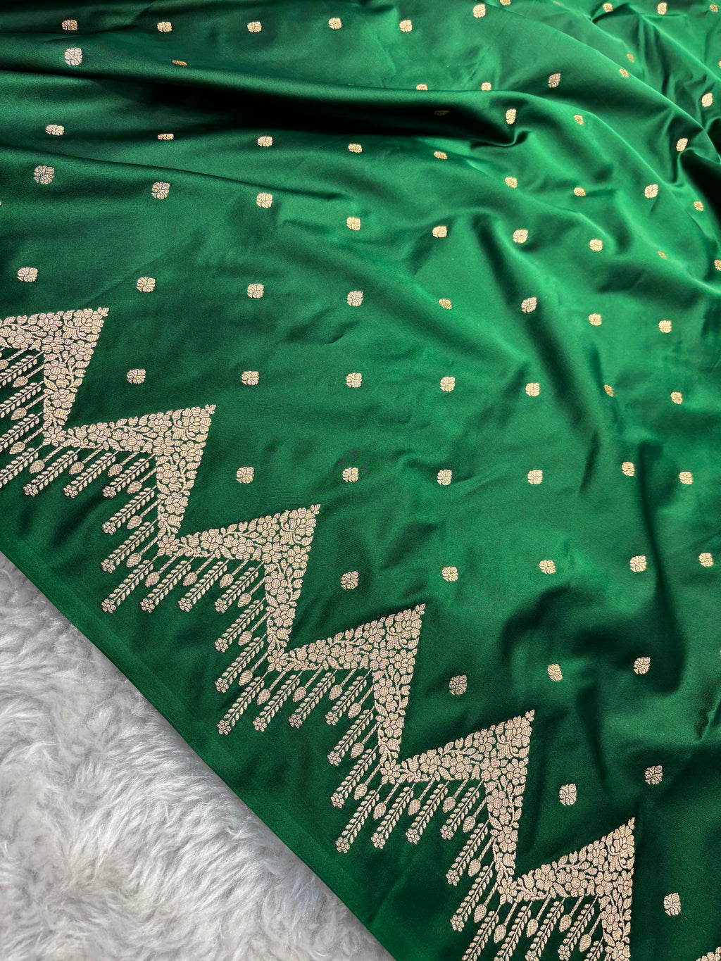 Bottle Green Satin Katan Silk Open Border Saree SK16