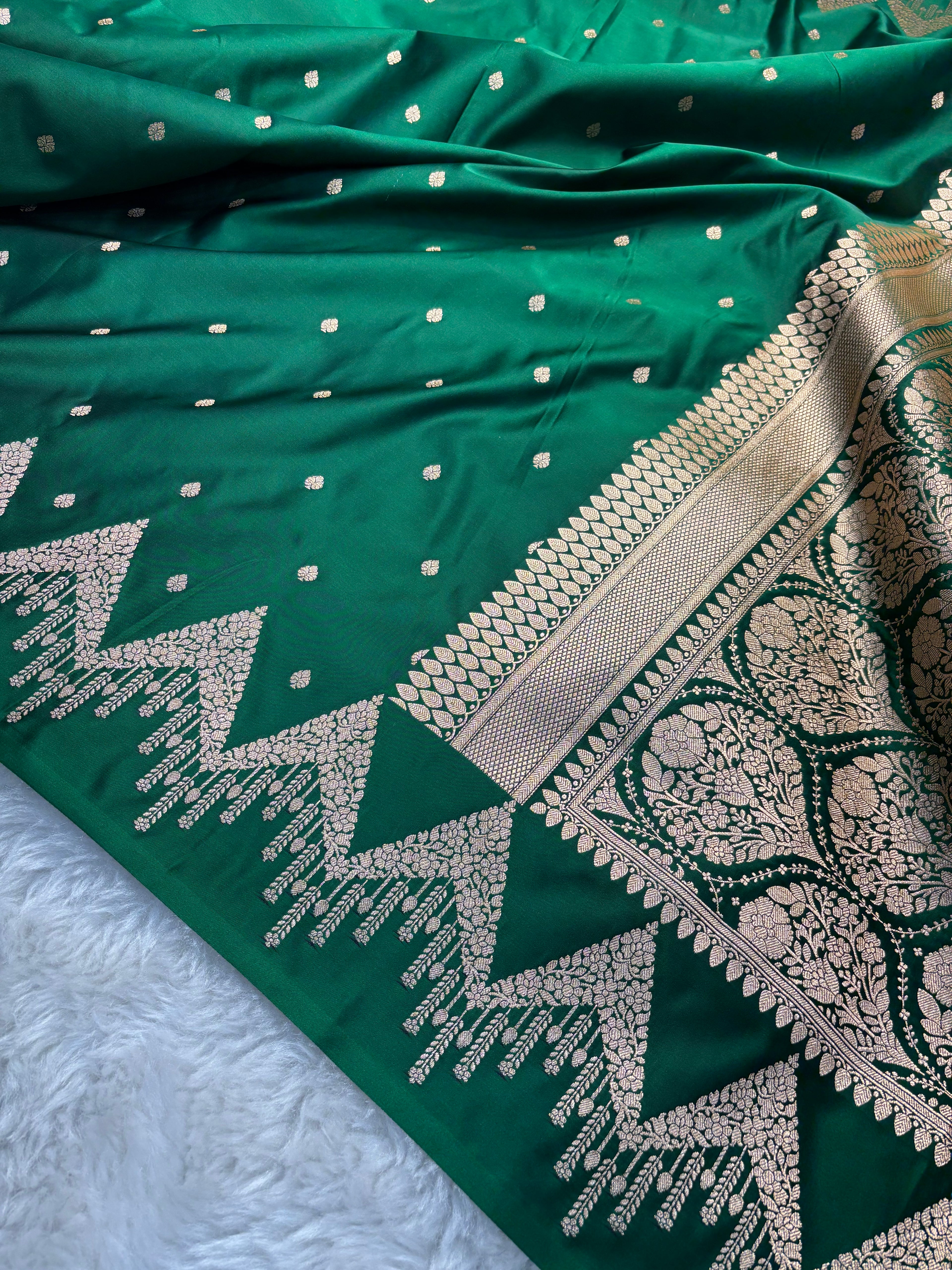 Bottle Green Satin Katan Silk Open Border Saree SK16