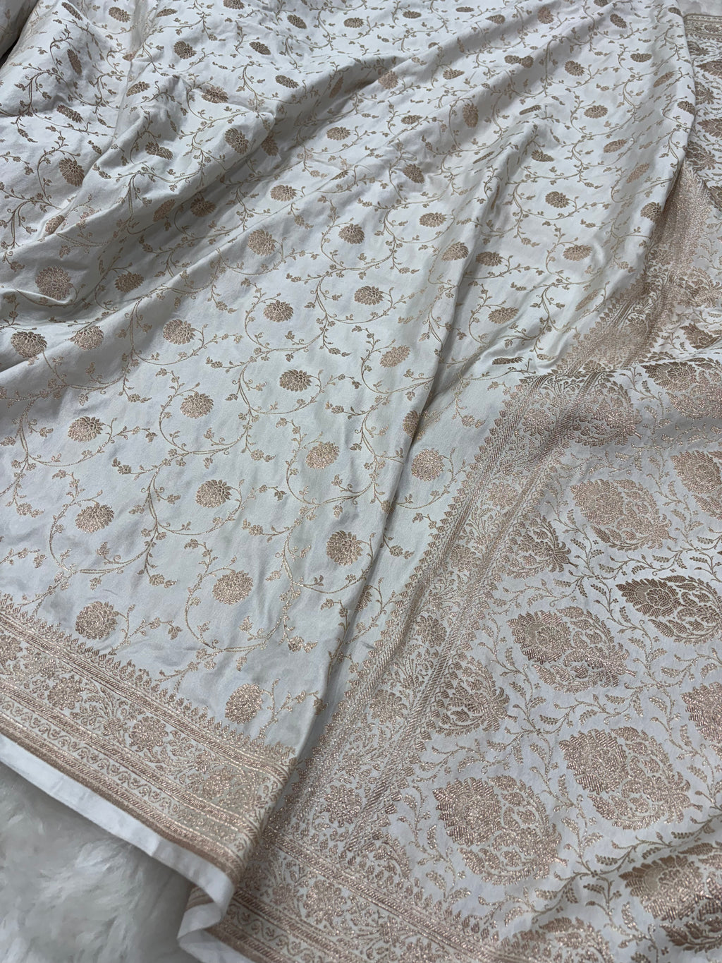 Off-White Mashru Silk Jaal Banarasi Saree