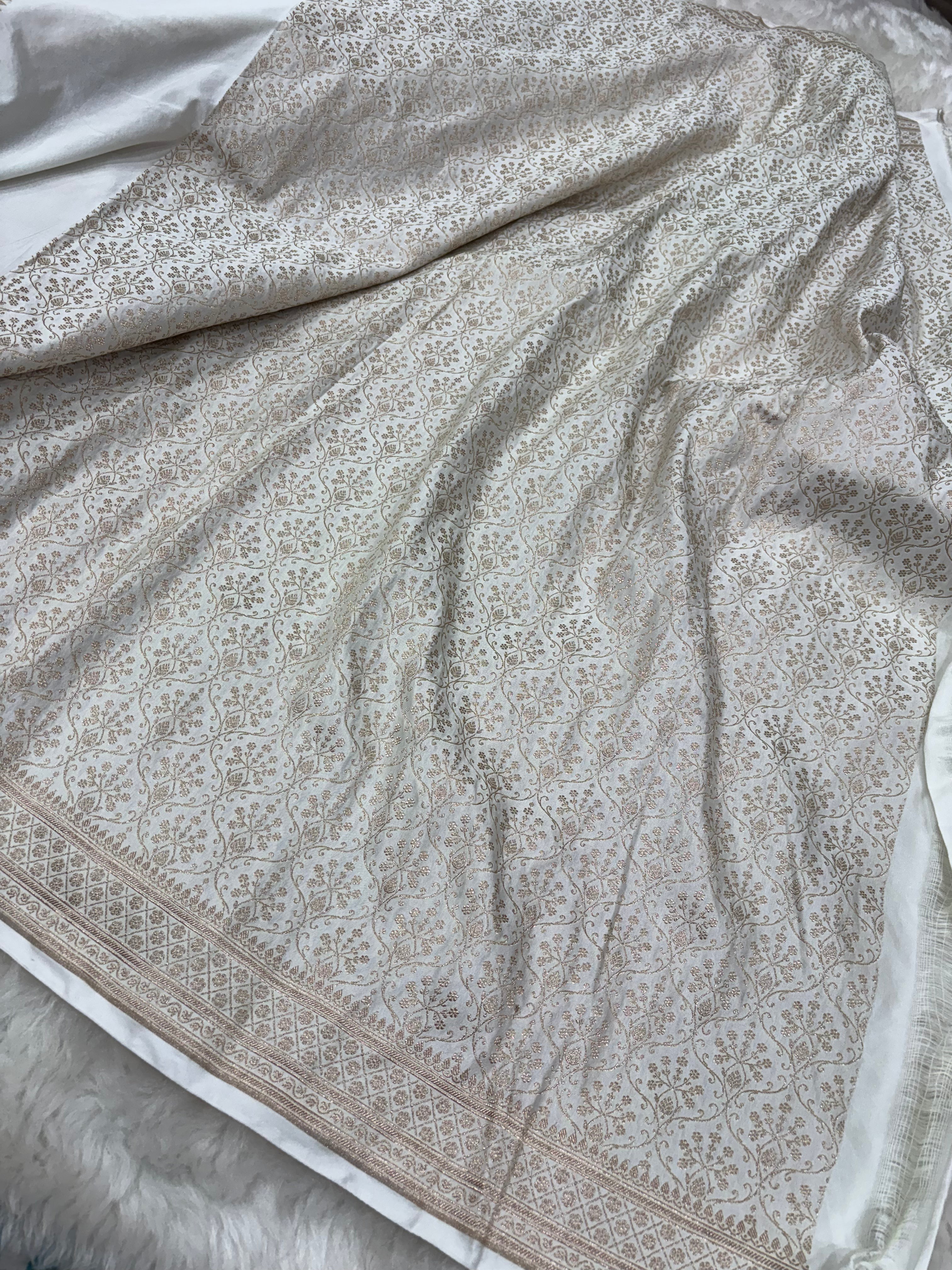 Off-White Mashru Silk Jaal Banarasi Saree